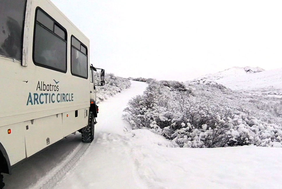 Vores bus, på vej op mod isen